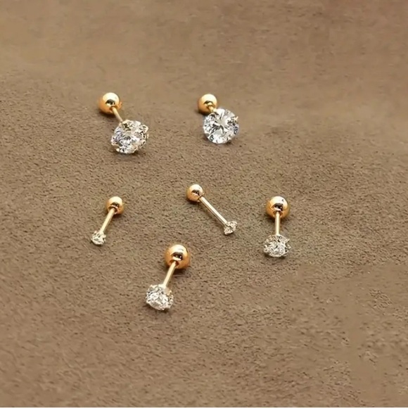 18 Karat Gold Plated Minimalist Stud Earrings Set - Picture 3 of 6